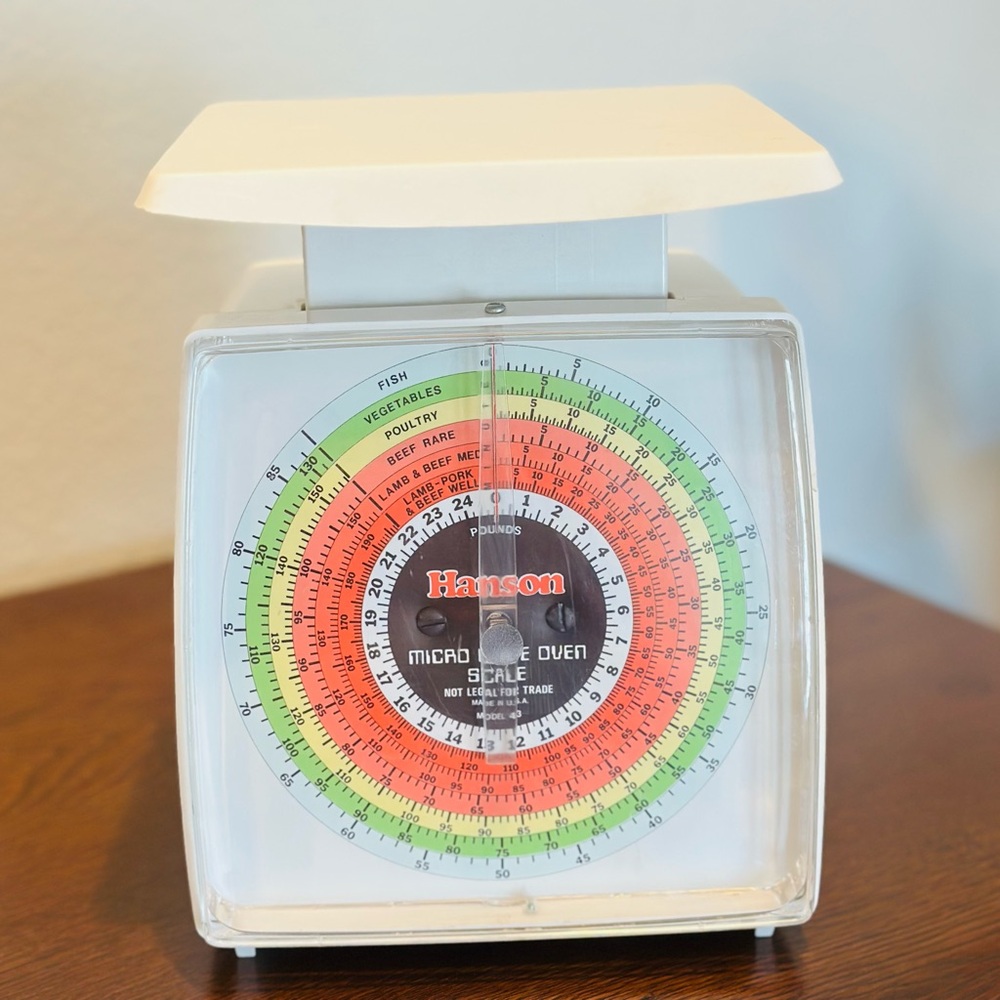 Hanson Vintage White Kitchen Scale with Colorful Dial